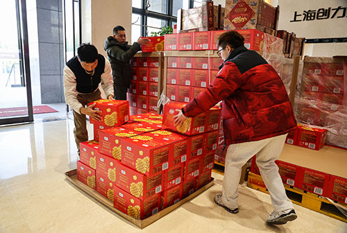  共度美好新春！上海創力集團為全體員工發放年貨大禮包(圖2)